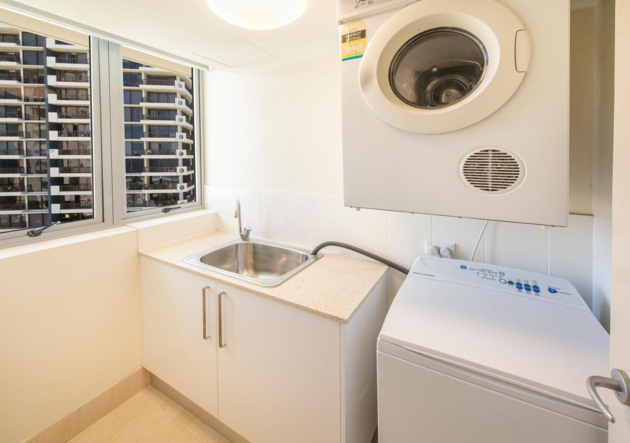 Berkeley On The Beach Gold Coast Bagian luar foto