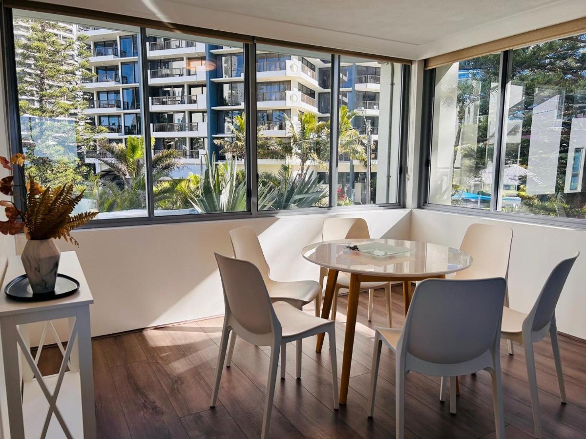 Berkeley On The Beach Gold Coast Bagian luar foto