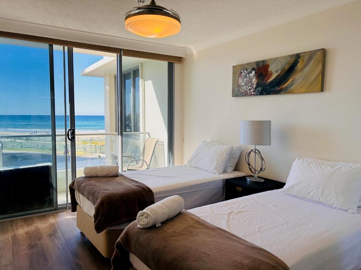 Berkeley On The Beach Gold Coast Bagian luar foto
