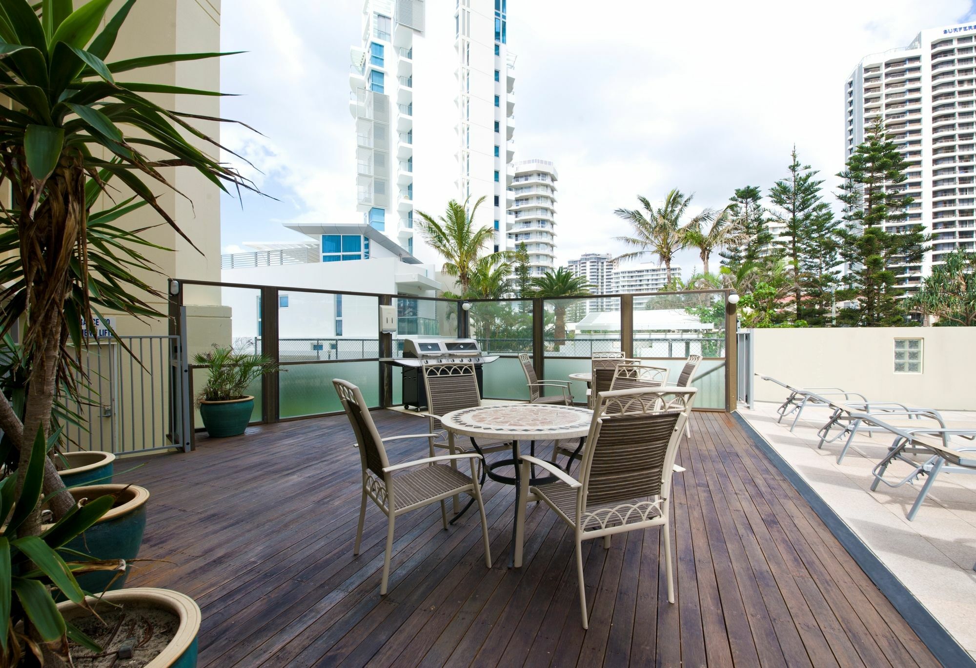 Berkeley On The Beach Gold Coast Bagian luar foto