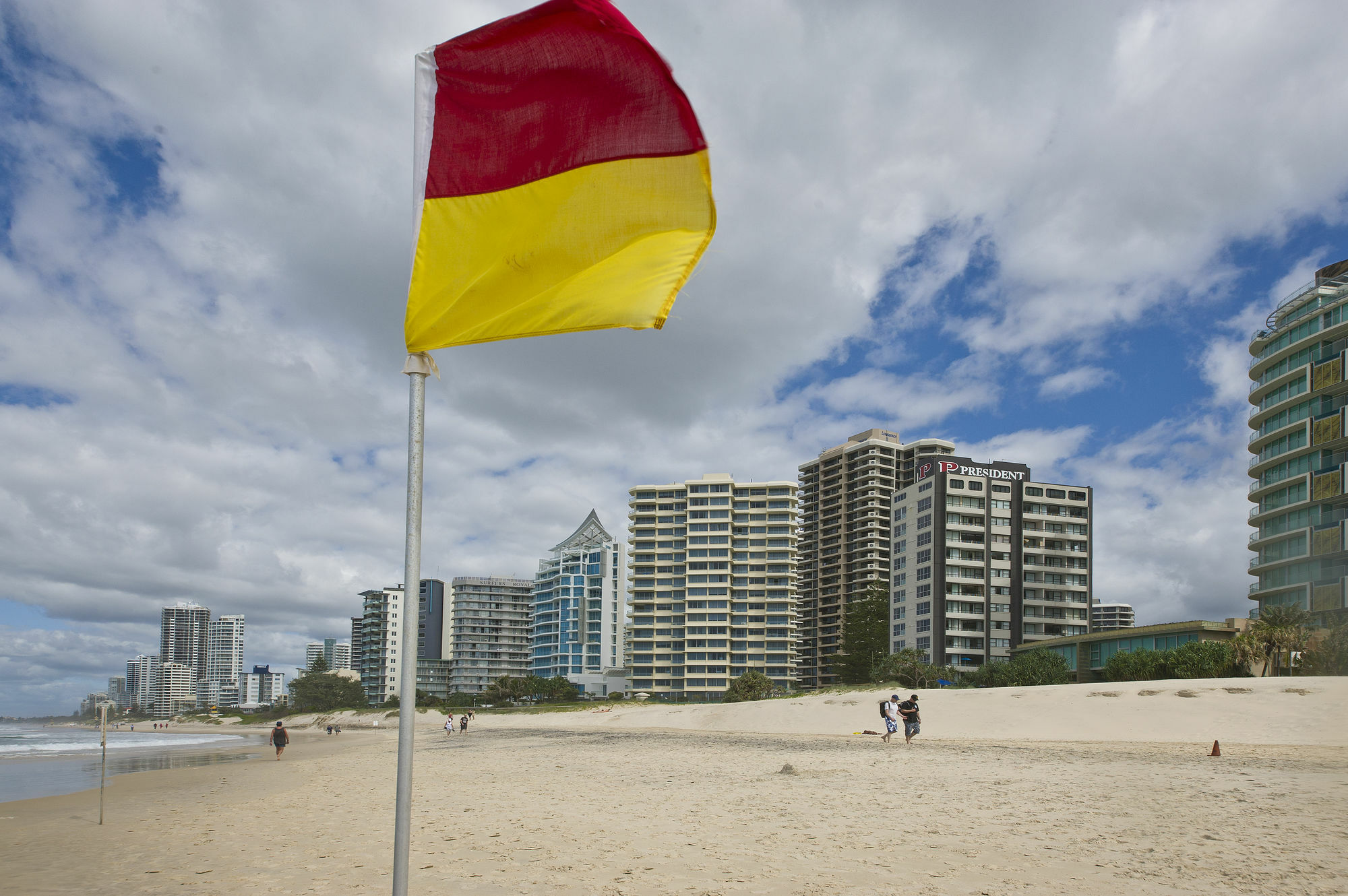 Berkeley On The Beach Gold Coast Bagian luar foto