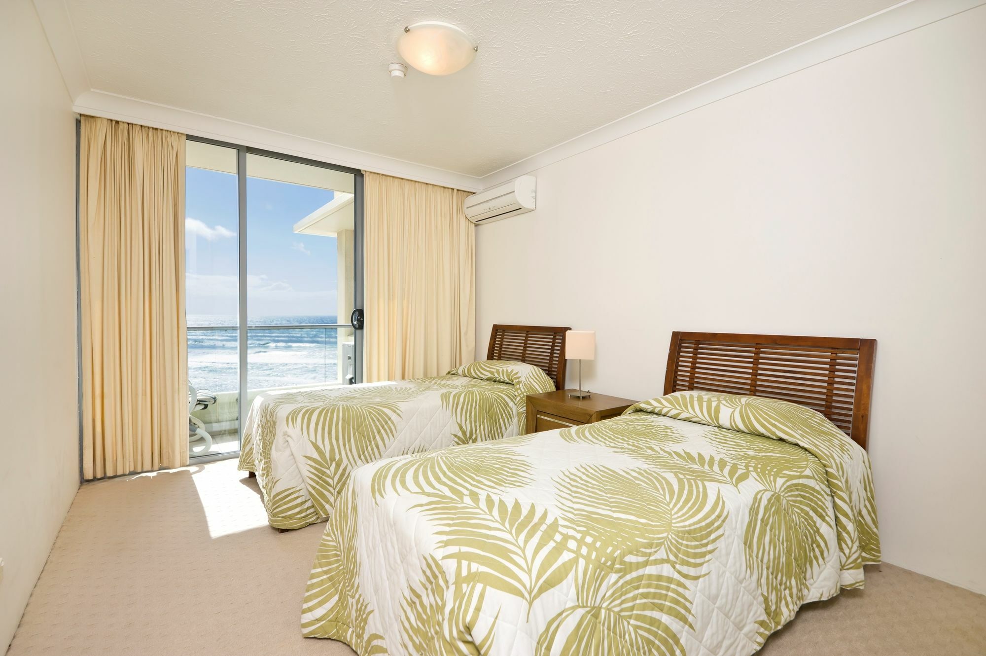 Berkeley On The Beach Gold Coast Bagian luar foto