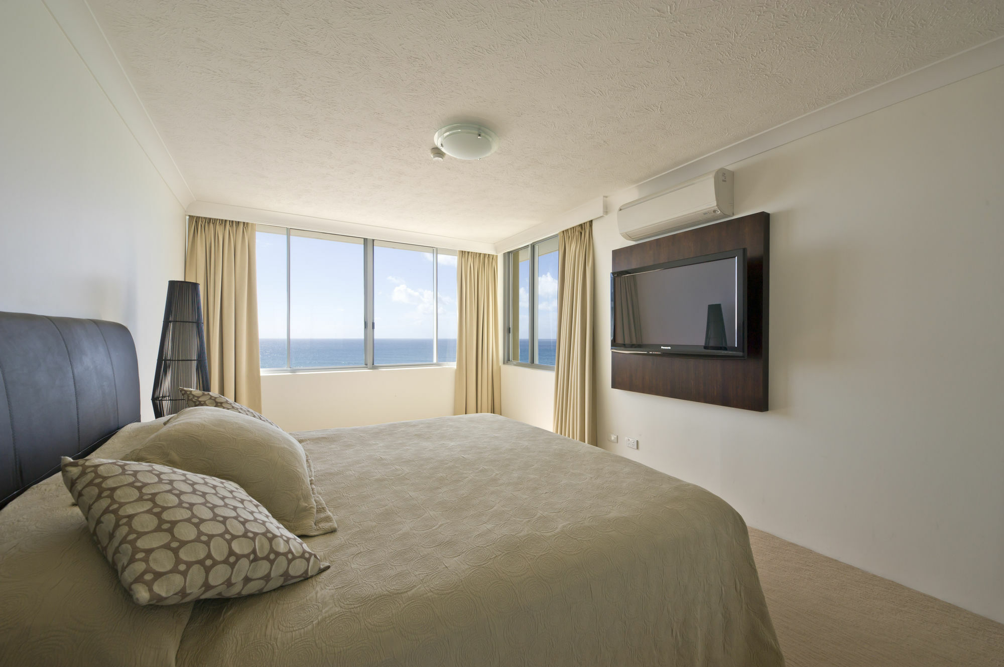 Berkeley On The Beach Gold Coast Bagian luar foto
