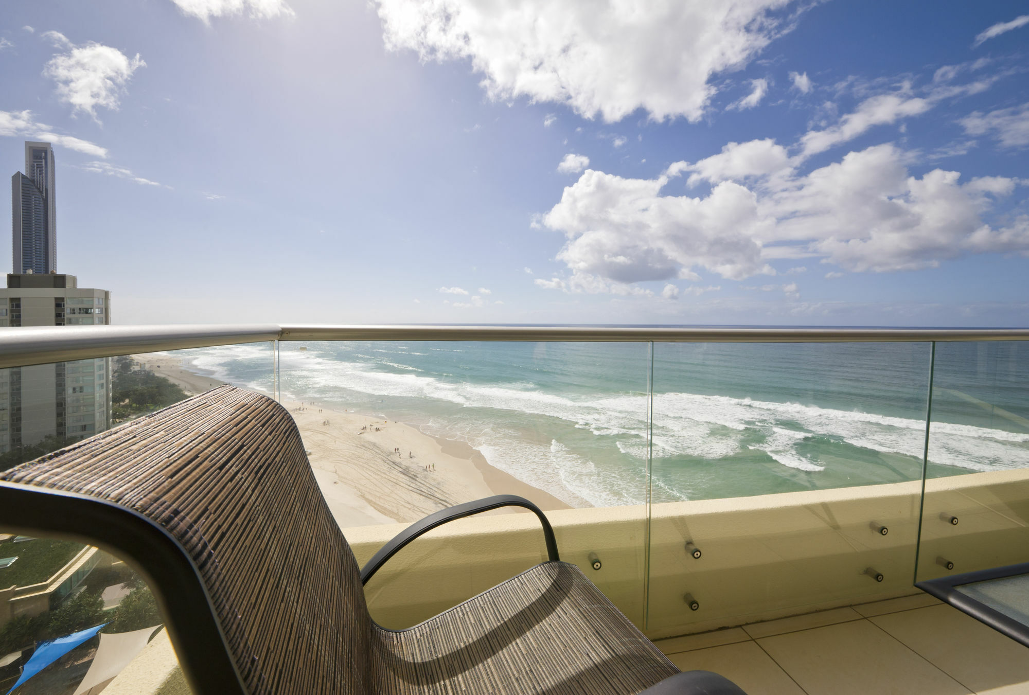 Berkeley On The Beach Gold Coast Bagian luar foto