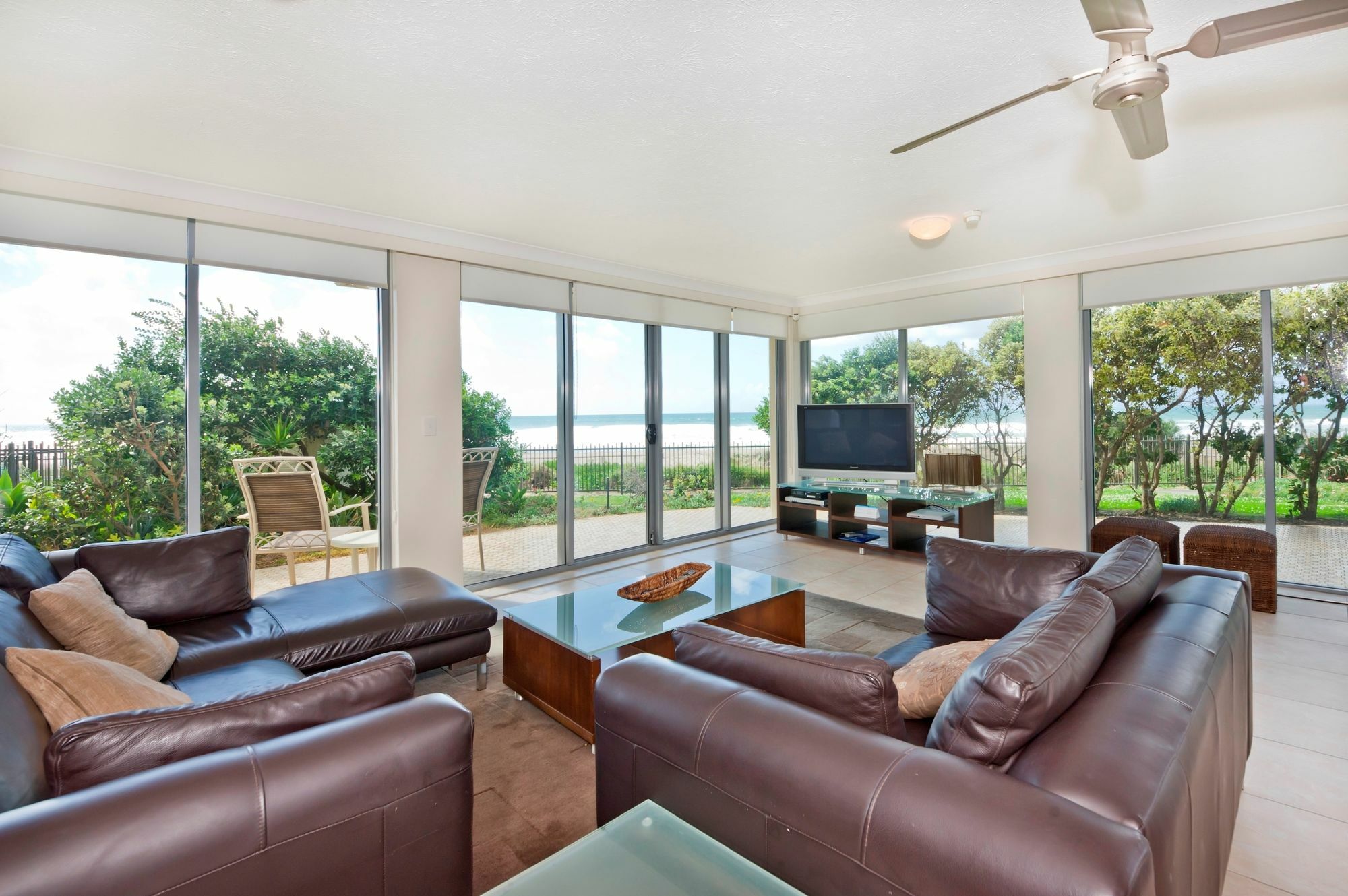 Berkeley On The Beach Gold Coast Bagian luar foto