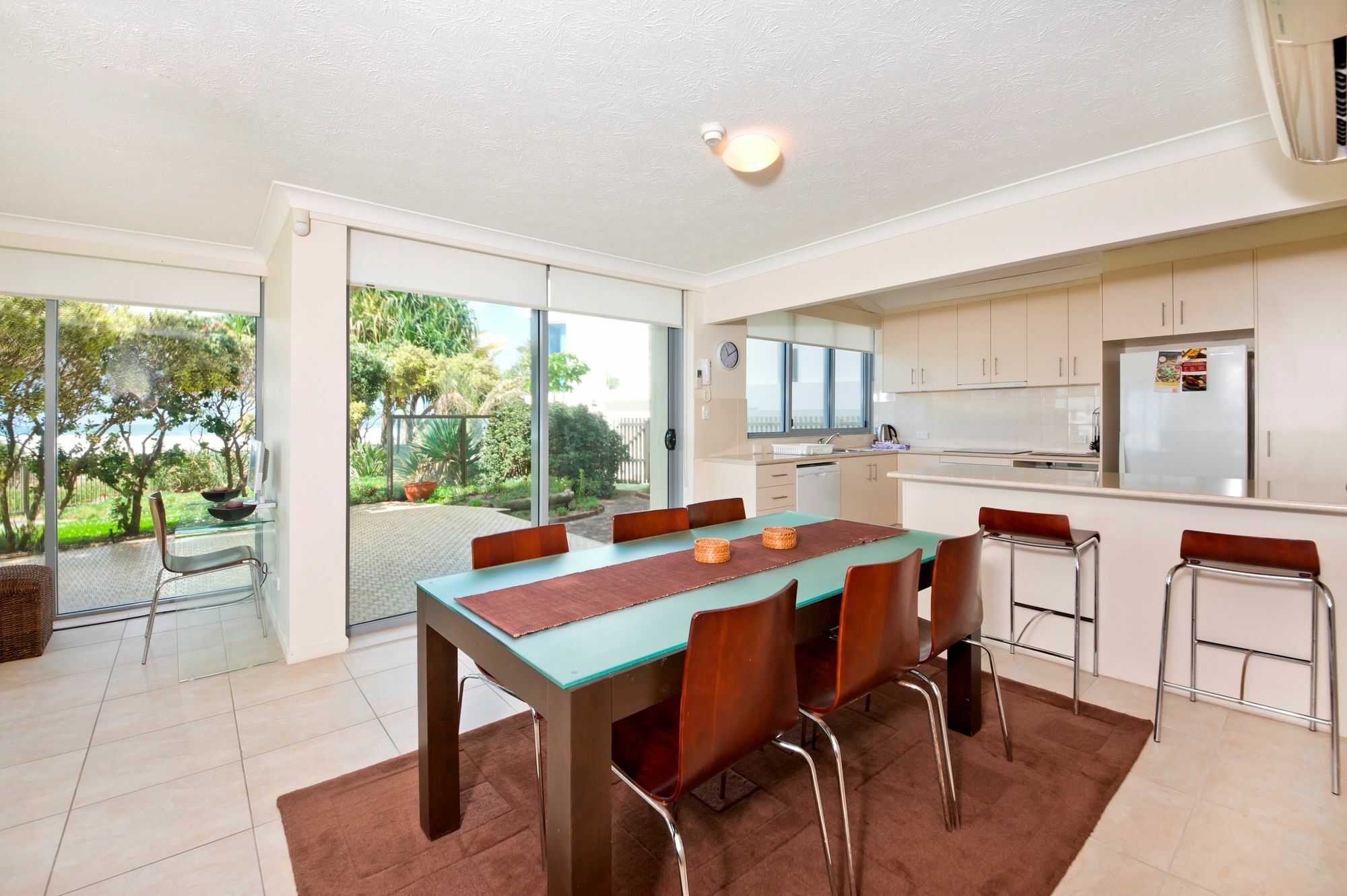 Berkeley On The Beach Gold Coast Bagian luar foto